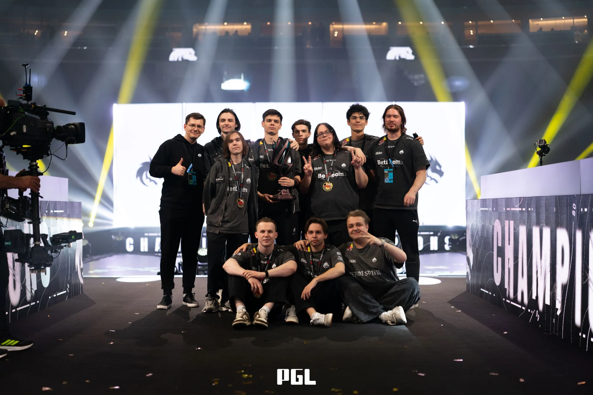 Иллюзия борьбы: как Team Spirit и NAVI убили интригу в финалах турниров в Астане и Атланте